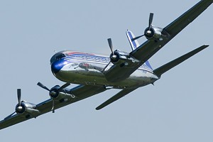 Flying Bulls DC-6 N996DM_1