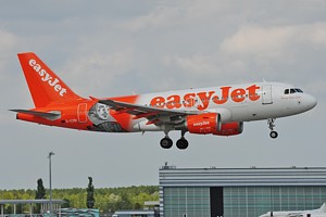 A319 easyJet G-EZBI_1
