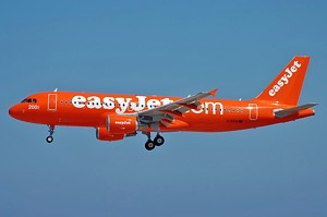 A320 easyJet G-EZUI_1