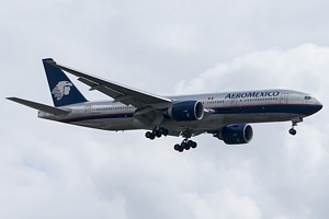 AeroMexico Boeing 777-200 N745AM