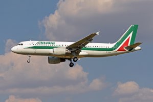 Alitalia Airbus A320 EI-DTM