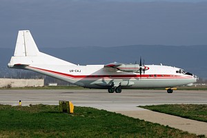 AN12 Meridian Aviation UR-CAJ_1