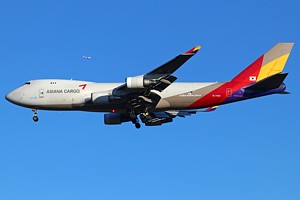 Asiana Airlines Boeing 747-400 HL7420