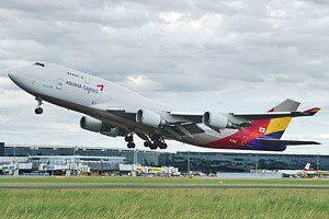 Asiana Airlines Boeing 747-400 HL7620