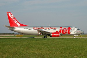 B737-300 Jet 2 G-CELR_1