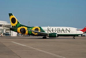 B737-300 Kuban Airlines VQ-BHB_1