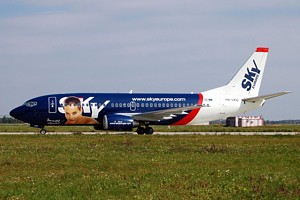 B737-300 SkyEurope HA-LKU_1