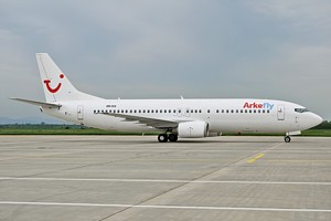 B737-400 Arkefly OM-DEX_1