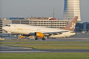 B737-400F JetTime OY-JTI_1