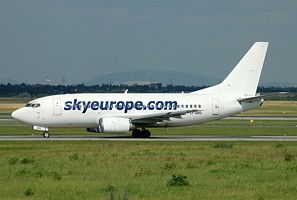 B737-500 SkyEurope LY-AWG_1