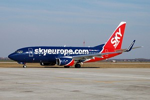 B737-700 SkyEurope OM-NGJ_1