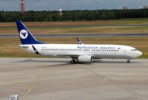 B737-800 Mongolian Airlines EI-CXV_1