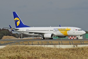 B737-800 Mongolian Airlines EI-CXV_1