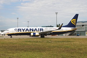B737-800 Ryanair EI-EFY_1