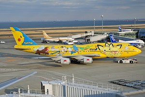 B747-400 ANA JA8957_1