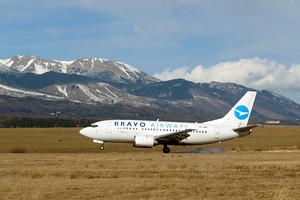 Bravo Airways Boeing 737-500 UR-CNE