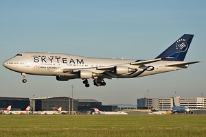 China Airlines Boeing 747-400 B-18211