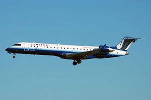 CRJ700 United Express N762SK_1