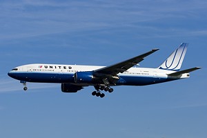 United Airlines B777-200 N769UA_1