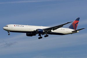 Delta B767-400 N828MH_1