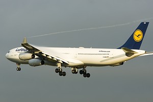Lufthansa A340-300 D-AIGW_1
