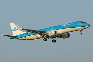 KLM Cityhopper ERJ-190 PH-EXD_1