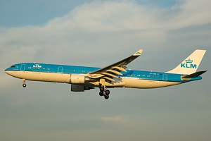 KLM A330-300 PH-AKB_1