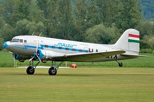 Malev Lisunov Li-2 HA-LIX_1