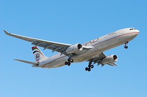 Etihad Airways A330-343_1