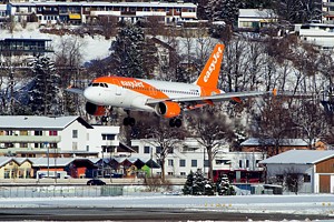EasyJet Airline Airbus A319 G-EZDE