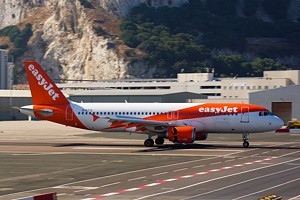 EasyJet Airline Airbus A320 G-EZTZ