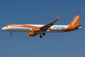 EasyJet Airline Airbus A321 G-UZMA