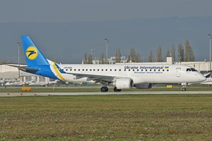 ERJ190 Ukraine International UR-EMA_1