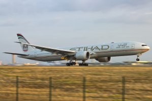 Etihad Airways Boeing 777-300 A6-ETS