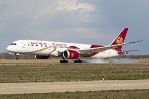 Juneyao Airlines Boeing 787-9 B-207N