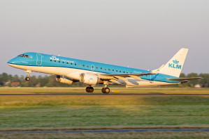 KLM Cityhopper Embraer ERJ-190 PH-EZC