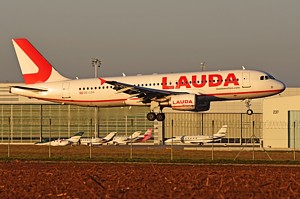 Laudamotion Airbus A320 OE-LOA