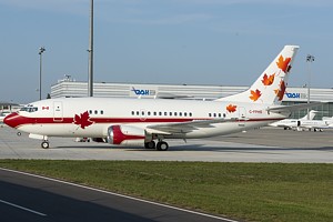 Private Boeing 737-500 C-FPHS