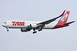 TAM Boeing 767-300 PT-MOA