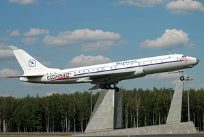 TU104B Vnukovo Airport CCCP-L5412_1