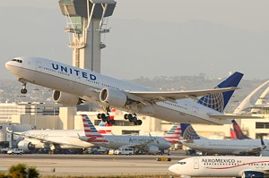 United Airlines Boeing 777-200 N786UA