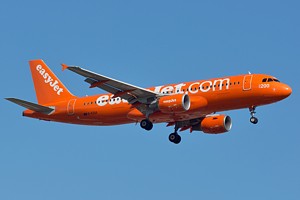 Easyjet A320 G-EZUI_1