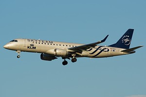 KLM PH-EZX ERJ-195_1