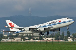 Air China B747-400 B-2447_1