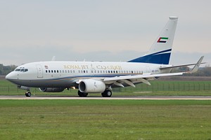 Royal Jet B737-700 A6-DFR_1