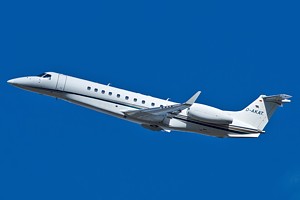 Stuttgarter Flugdienst ERJ-135 D-AKAT_1
