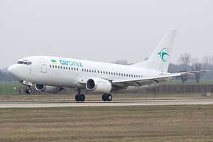 Air Onix B737-300 UR-KRA_1