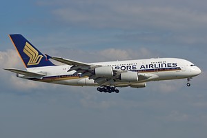 Singapore Airlines A380 9V-SKM_1