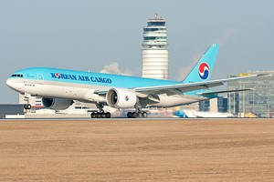 Korean Air B777-200F HL8251_1