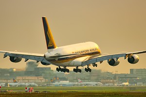 Singapore Airlines A380 9V-SKK_1